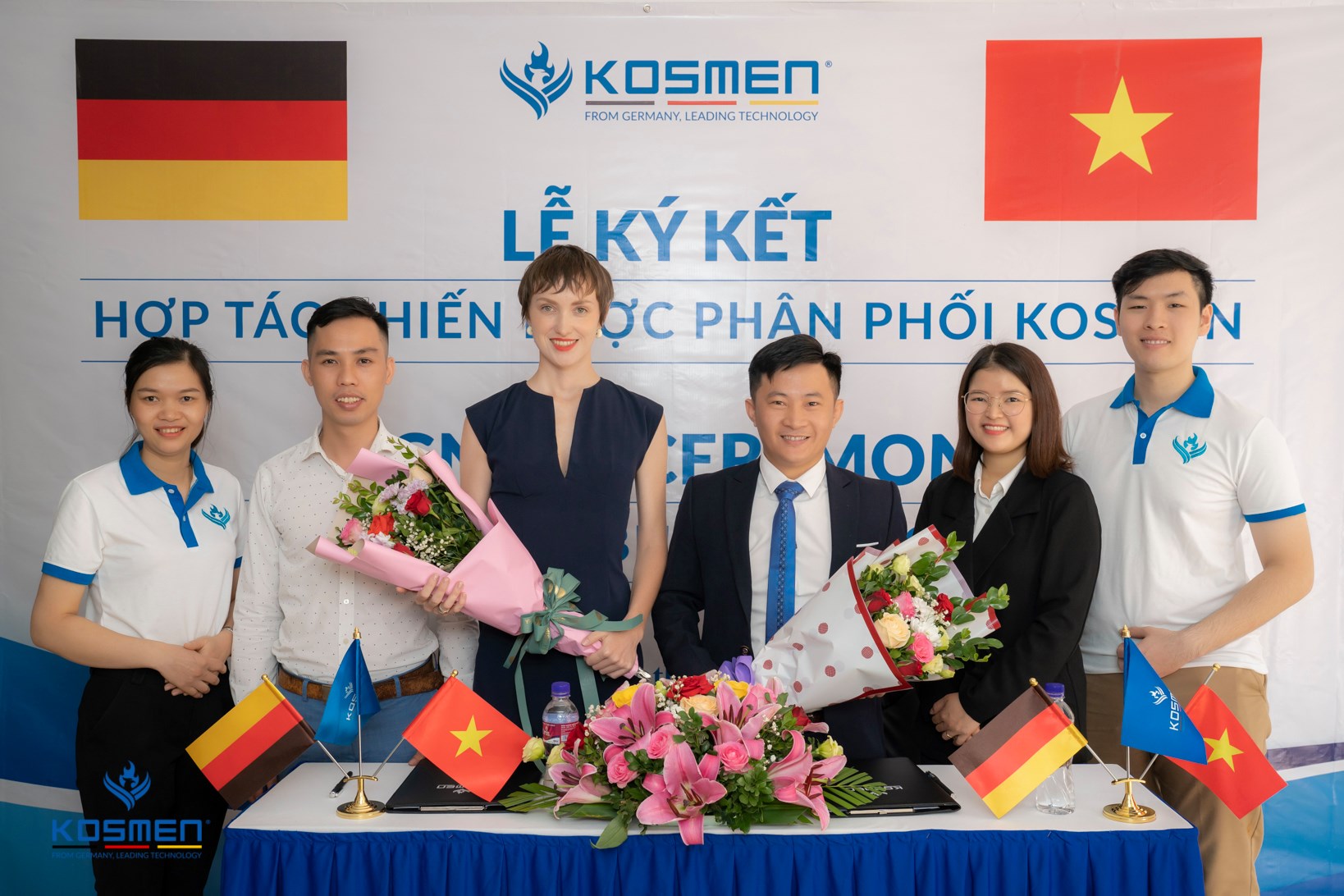 Ký hợp đồng